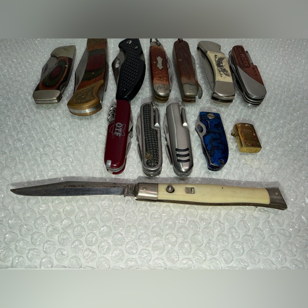 Knife Collection - Picture 7 of 10